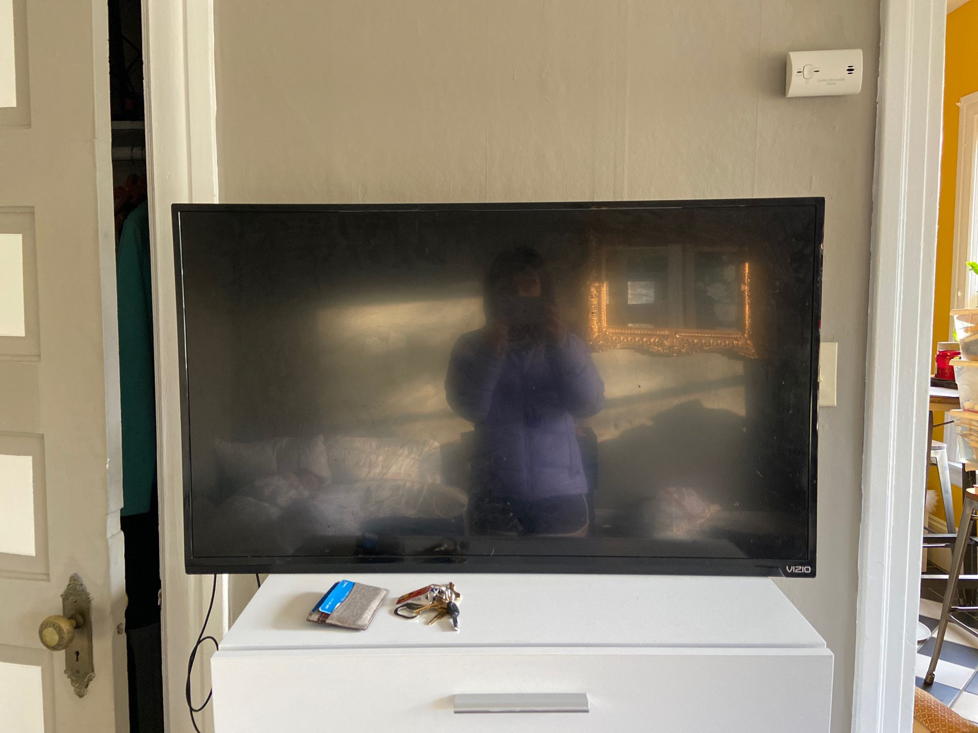 39 inch tv with mount (capitol Hill) ($50)