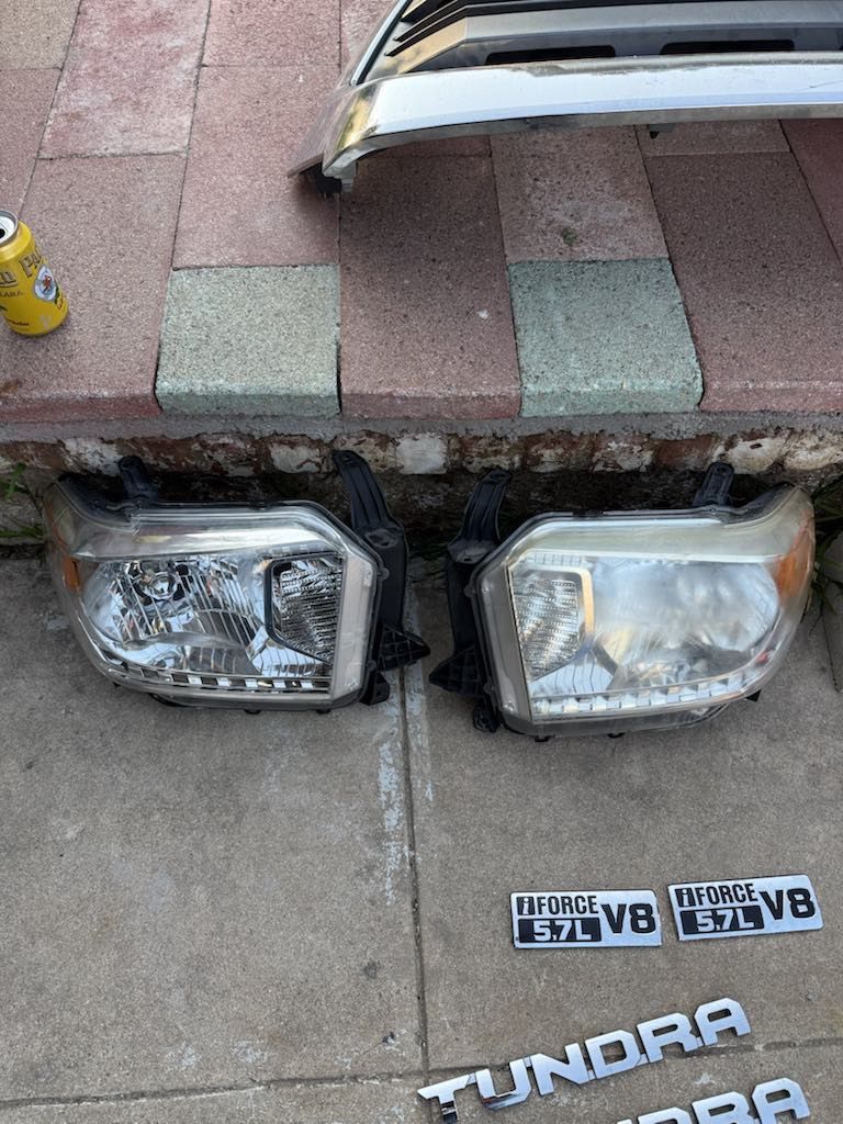 Toyota Tundra Headlight 14’-20’