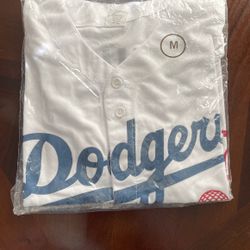 Vince Scully Giveaway Jersey’s