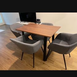 Modern Dining Table with 4 Chairs – Excellent Condition
