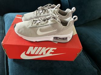 NIKE AIR MAX WOMEN’S SIZE 8.5