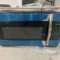 Microwave Insignia ( Brand New)
