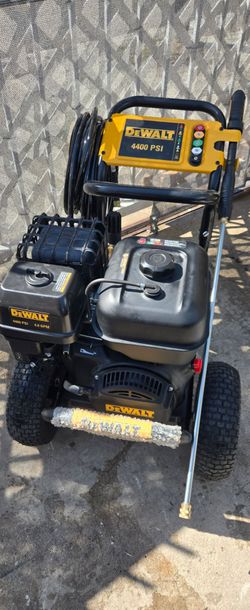 DeWalt 4400 PSI Gas Pressure Washer