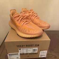  DRAMATIC PRICE DROP: YEEZY BOOST 350 V2, MEN’S 8.5 (Medium width Fits 8 too)