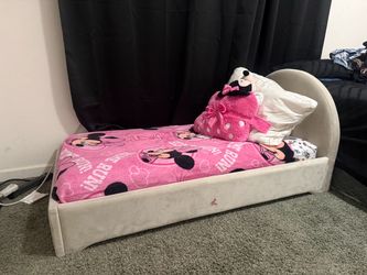 Toddler bed