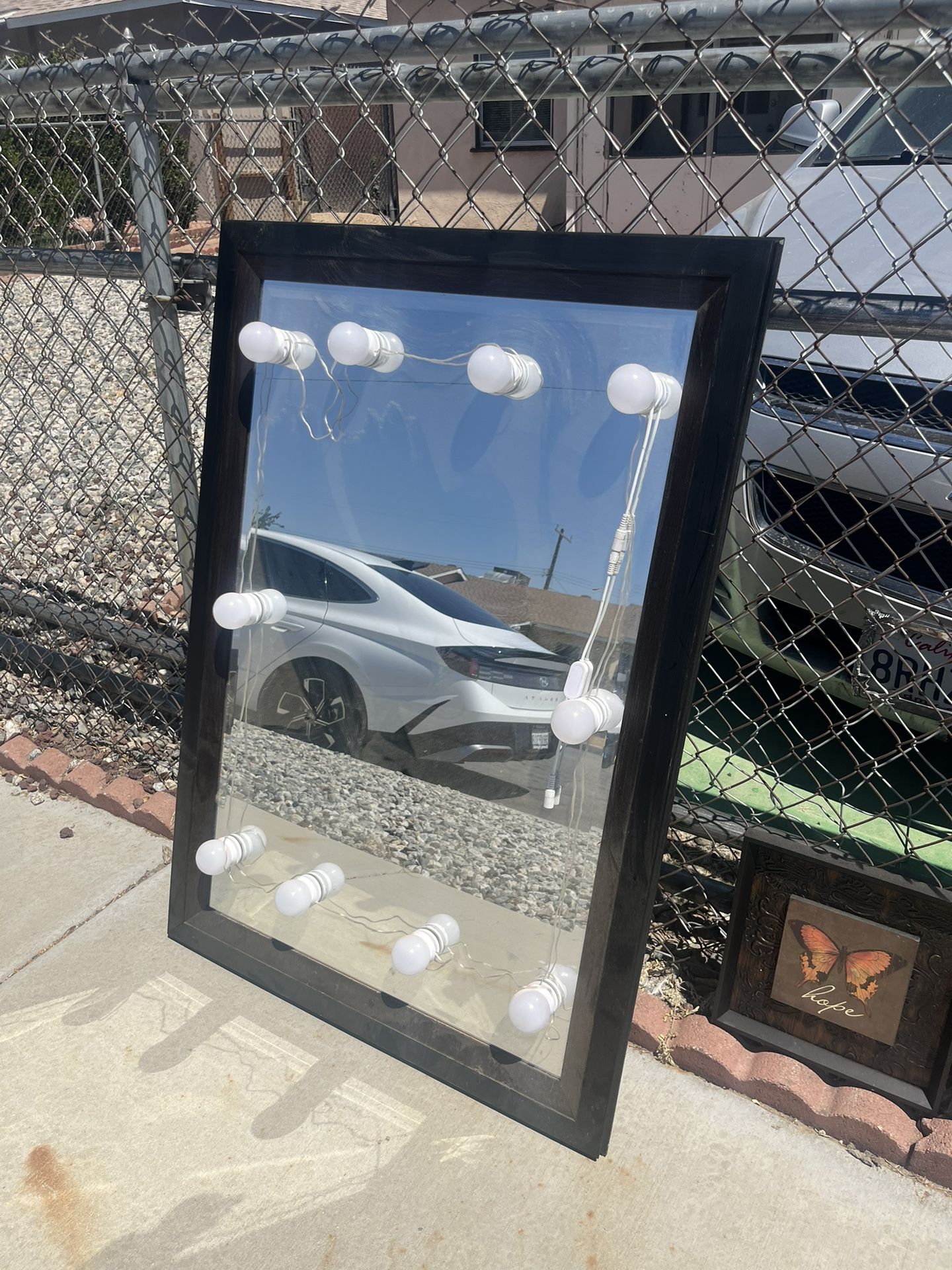 PICTURE FRAMES & MIRRORS