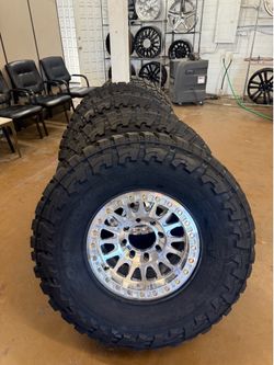 Dodge ram 2500 with 37” 17”