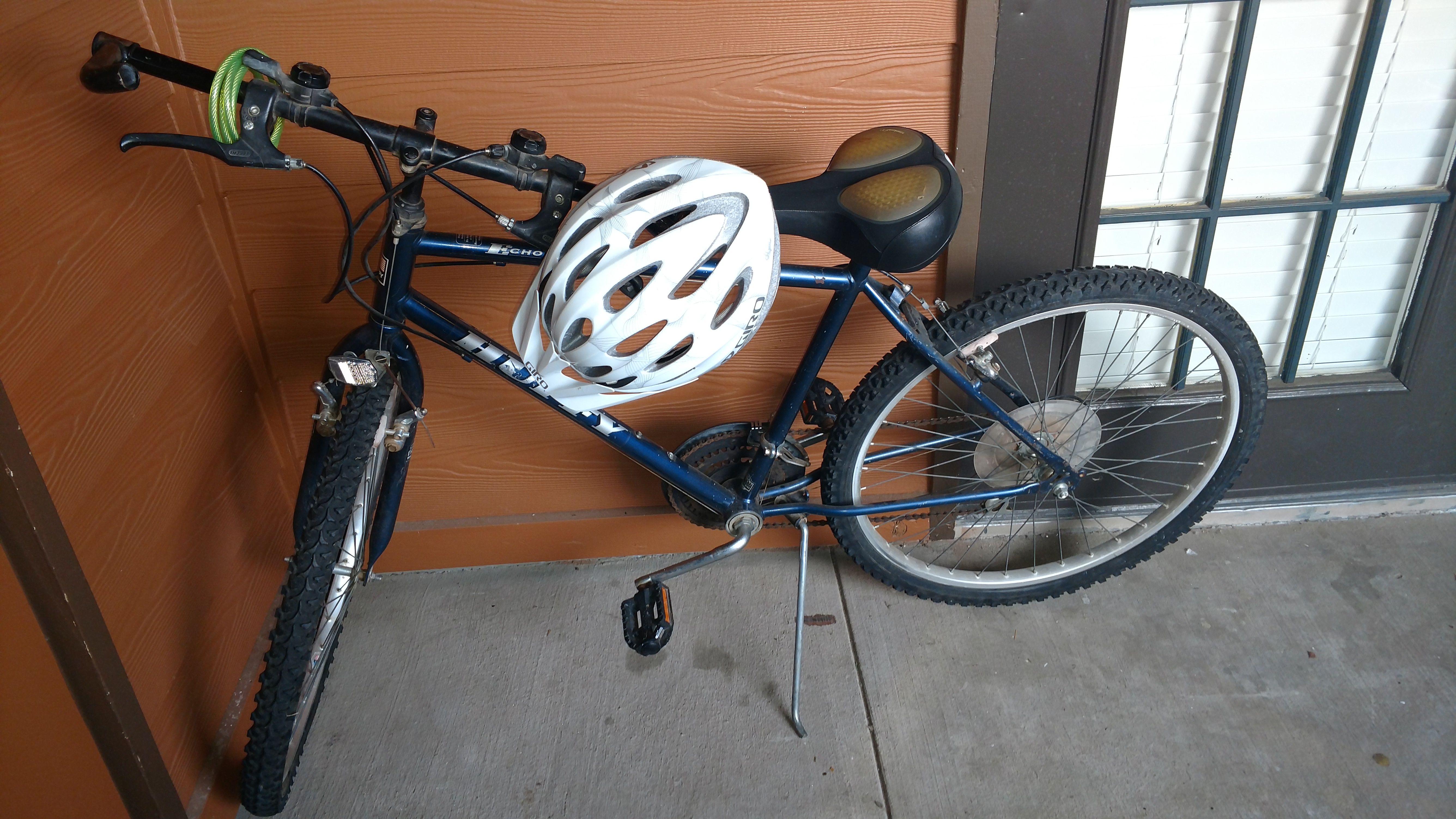 HUFFY ECHO VALLEY 21-SPEED SHIMANO + Helmet