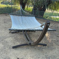 Wooden Arc Hammock 