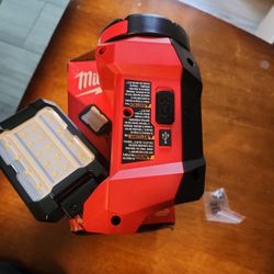 Milwaukee M12 Multi Directional Flood Light