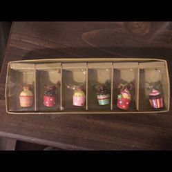 Cupcake, wine, glass markers