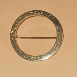 Goldtone Wreath Pin