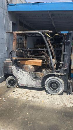 2016 toyta forklift 8FGU25