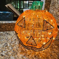 Light-Up Wire Jack-O-Lantern Halloween Decoration