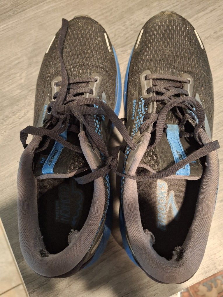 Mens Size 9 Brooks Sneakers