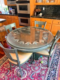 Round Glasstop Kitchen Table and 4 Cushioned Chairs