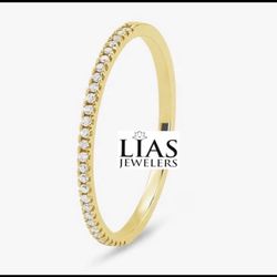 New 18k Yellow Gold Wedding Ring. 