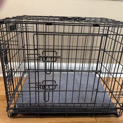 Petco  Dog Crate With Padding And Extra Pad. 2 Door Openings and Divider