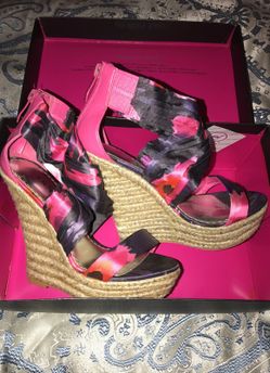 Bebe wedges almost new