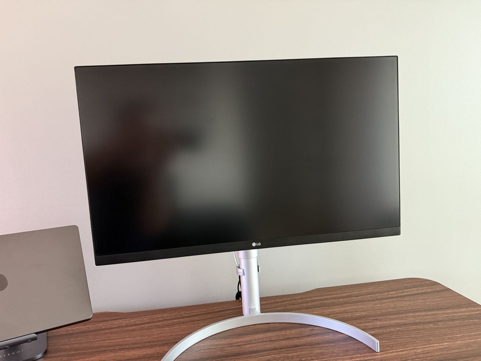 LG 27UL850-W 4K UHD Monitor - Perfect Condition