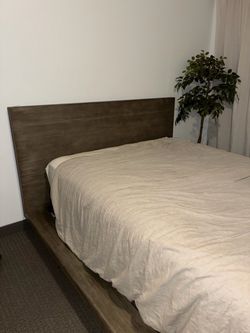 Wood bed frame
