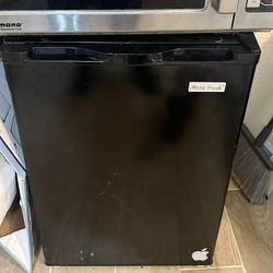 mini fridge 