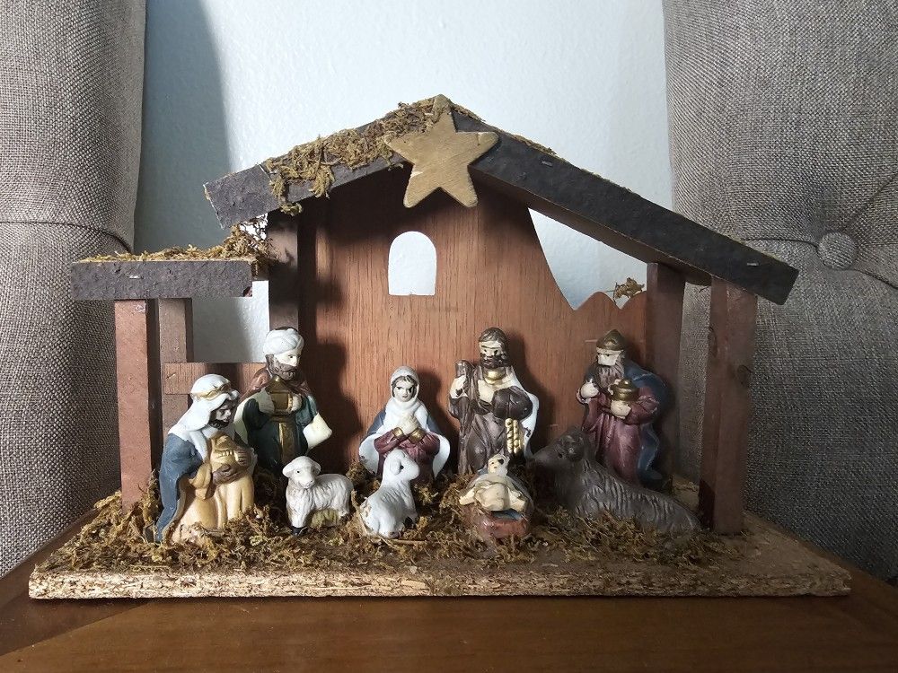 Nativity Set stable 10 figurines Mary Joseph Baby Jesus animals shepherds wiseme