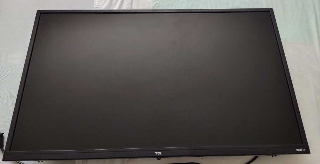 32" TCL Roku TV with Chrome Cast