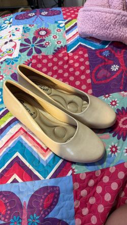 Low-Heel Pumps