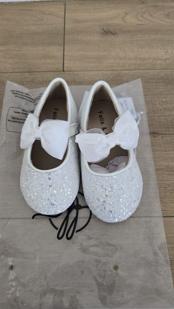 For Sale:
Brand New Never Worn Felix & Flora Toddler Girl Dress Shoes Glitter White Size 5 Toddler
