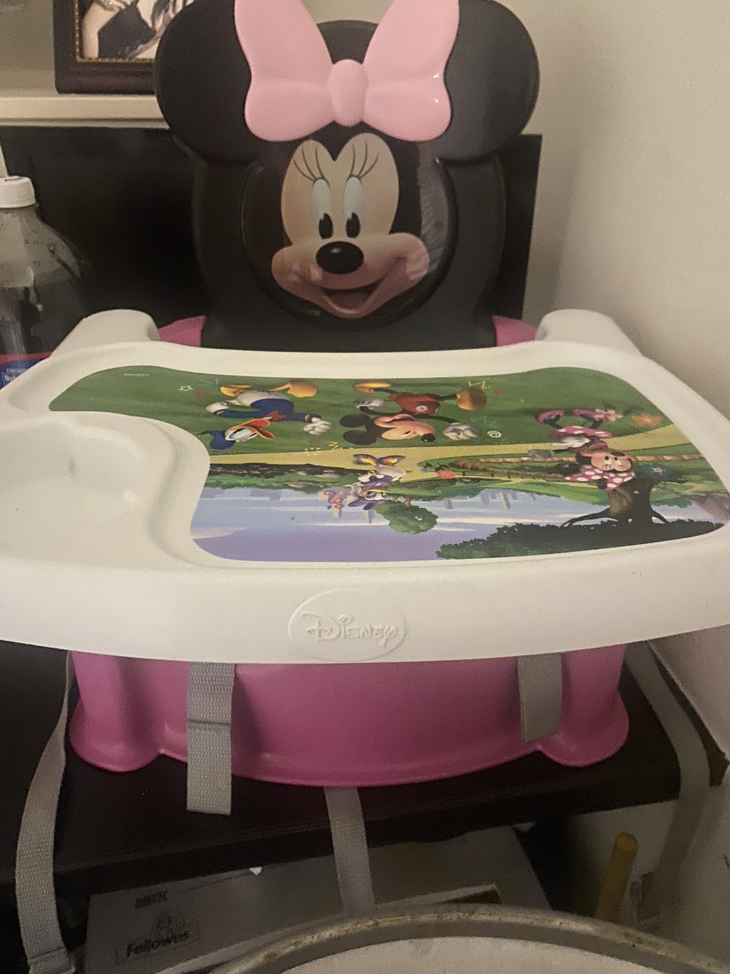 Minnie Mouse Eating Chair