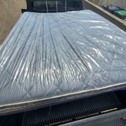 3 Month Used Cali King Hybrid Mattress Medium $50 OBO