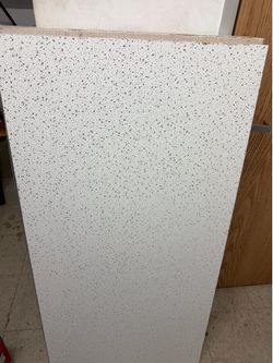 Ceiling tiles/ paneles del techo 8 tiles in the box. 8 paneles del techo en la caja