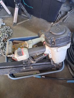 Nails n nail guns . Like new been sitting