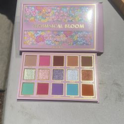 Whimsical Bloom Eyeshadow Palette 