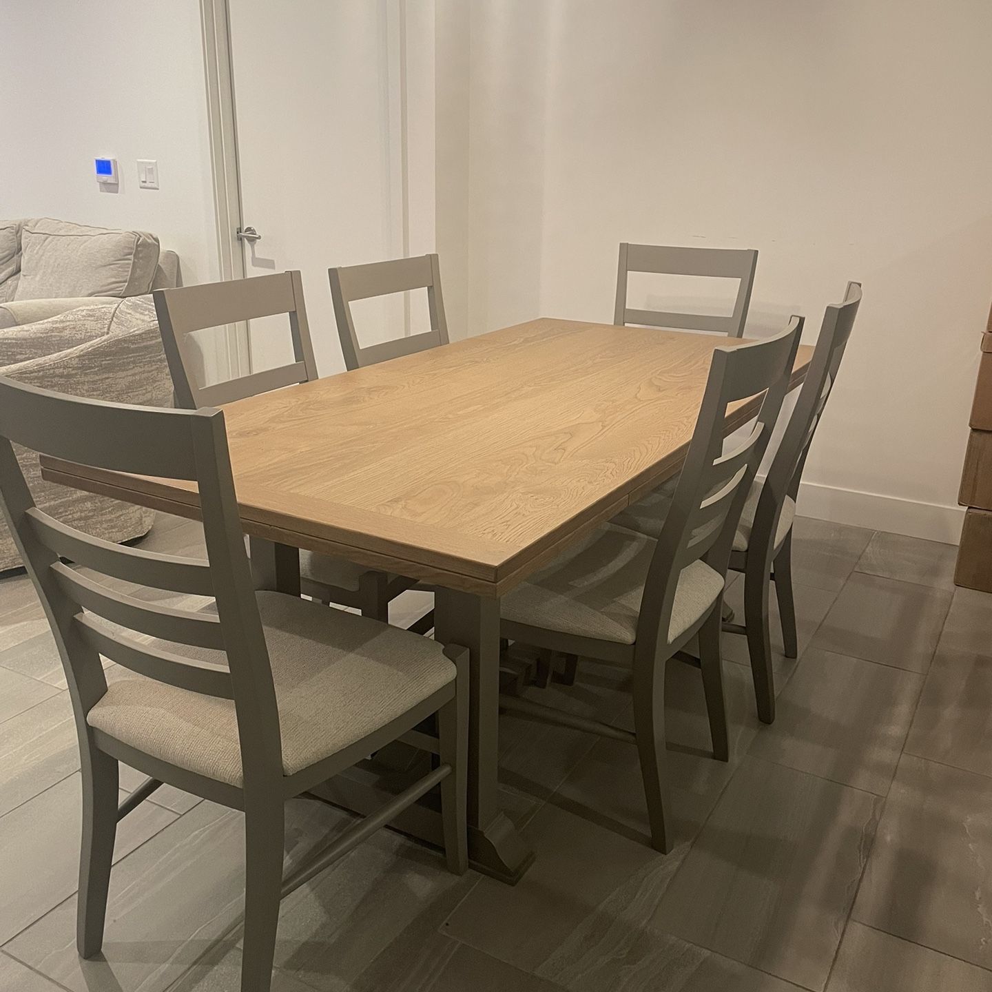 Arhaus Tavola 74" Kitchen Table W/ Grey base (extends to 108”) and 6 Arhaus Scala Dining Chairs ($4,100 new) 