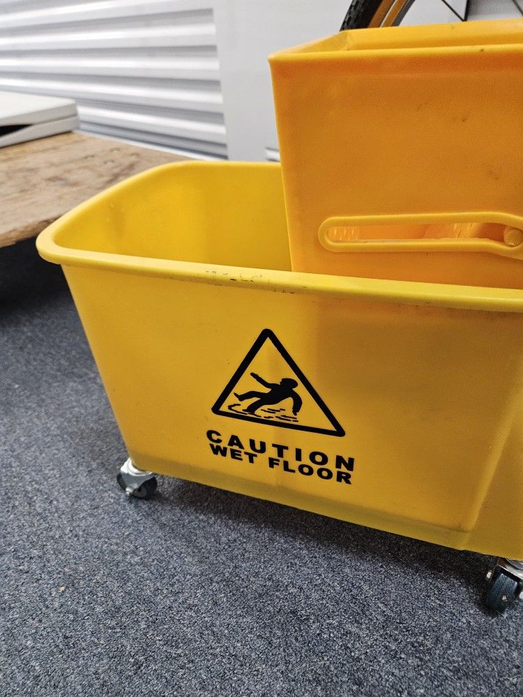 Mop bucket