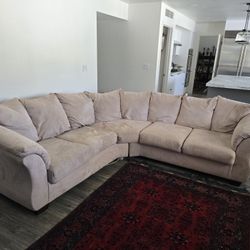 Sectional Couch. 2 Pease  