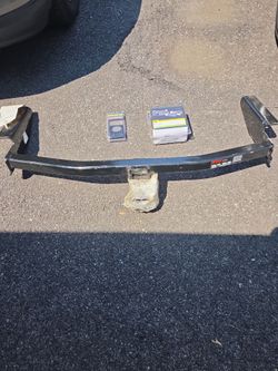 Curt Class 3 Trailer Hitch Model# 13309 with accessories Nissan Pathfinder