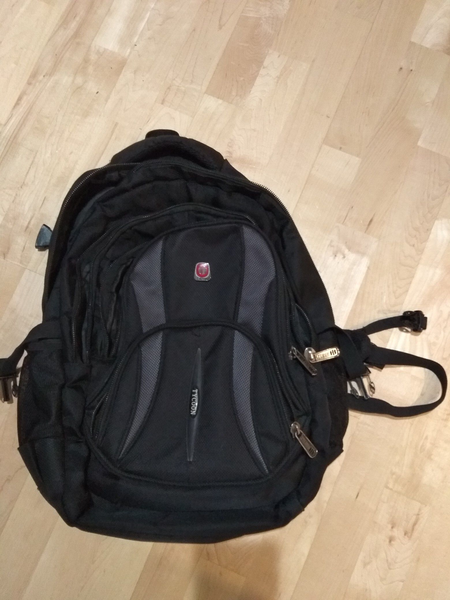 17 inch laptop backpack with several compartments