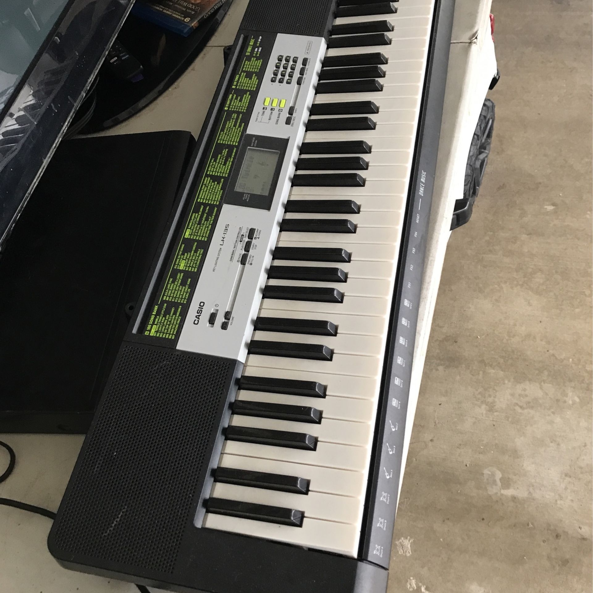 Casio LK-135 Keyboard (no Power Cord)