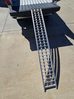 Aluminum motorcycle ramp