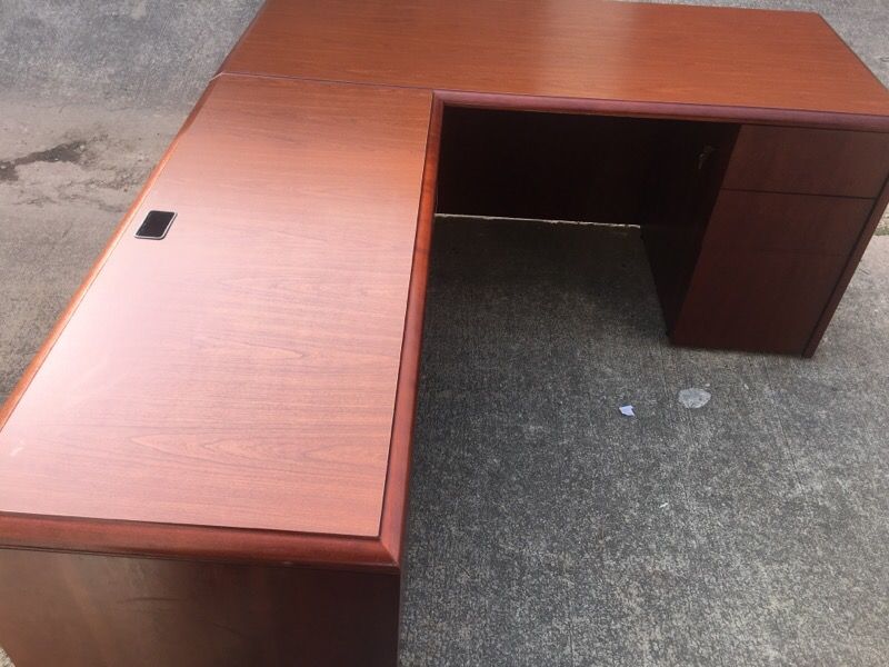 Beautiful Office Professional L Detachable Desk w/ key
