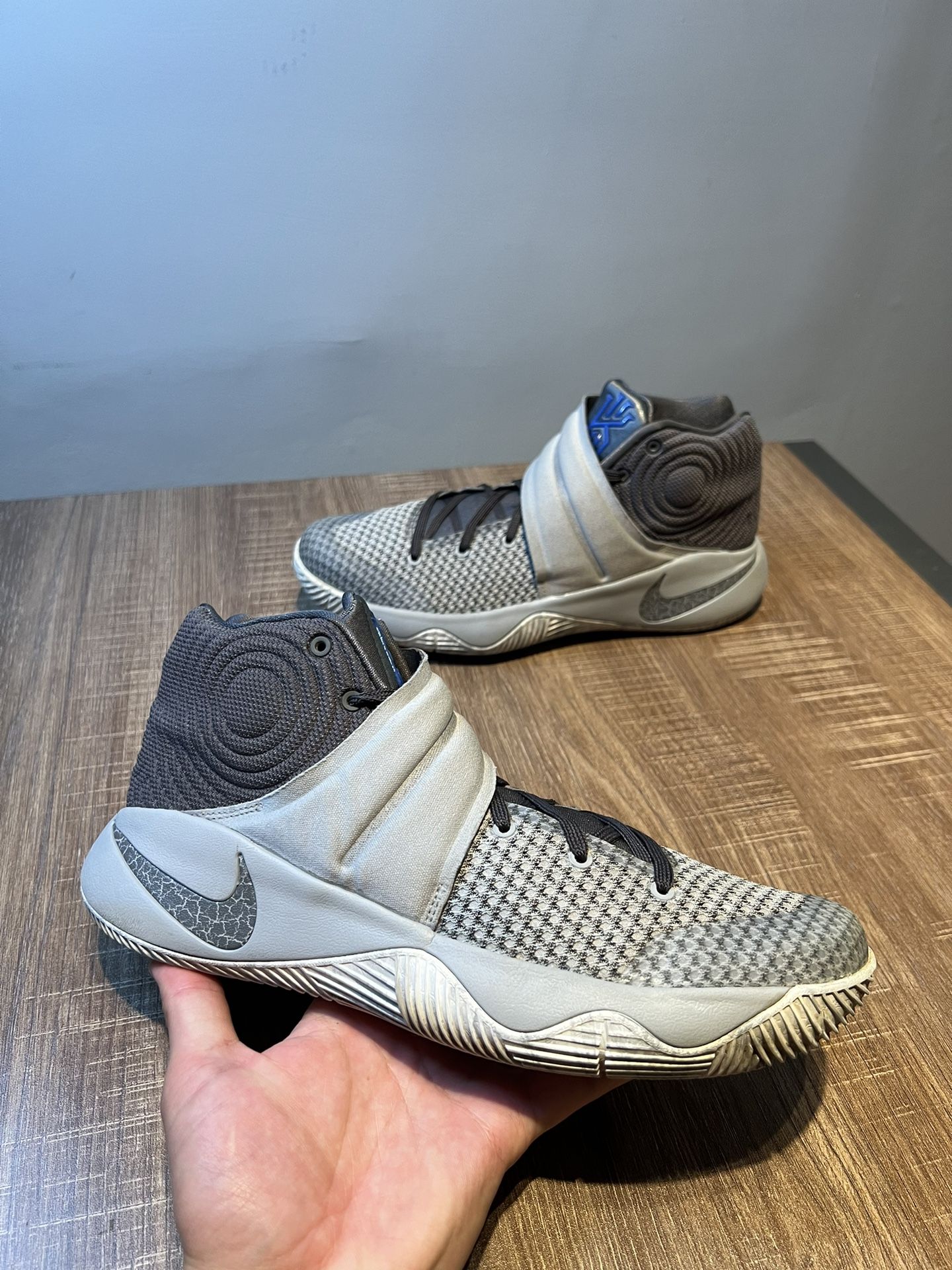 Nike Kyrie 2 Omega Men's Size 9 Basketball Sneakers Wolf Grey - 819583-004