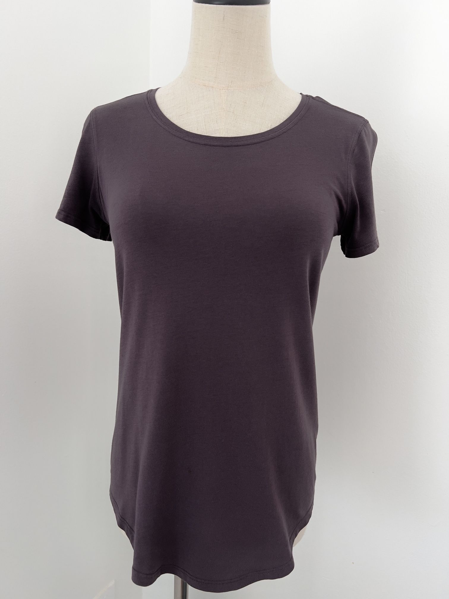 Lululemon Purple Women's Top, size 6 (medium)