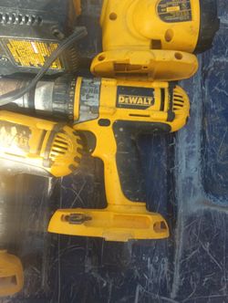 Dewalt Drill Set Two Drills One Battery And Charger