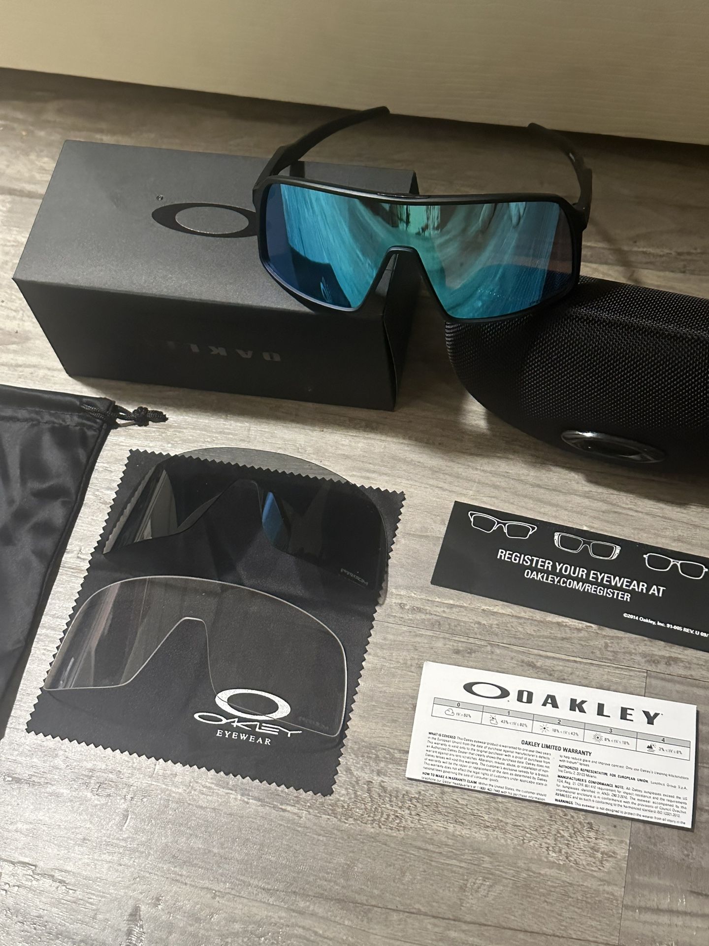 Oakley Sutro Sapphire