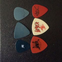 Multiple Stage Used Vintage Guitar Picks From Famous Artists   