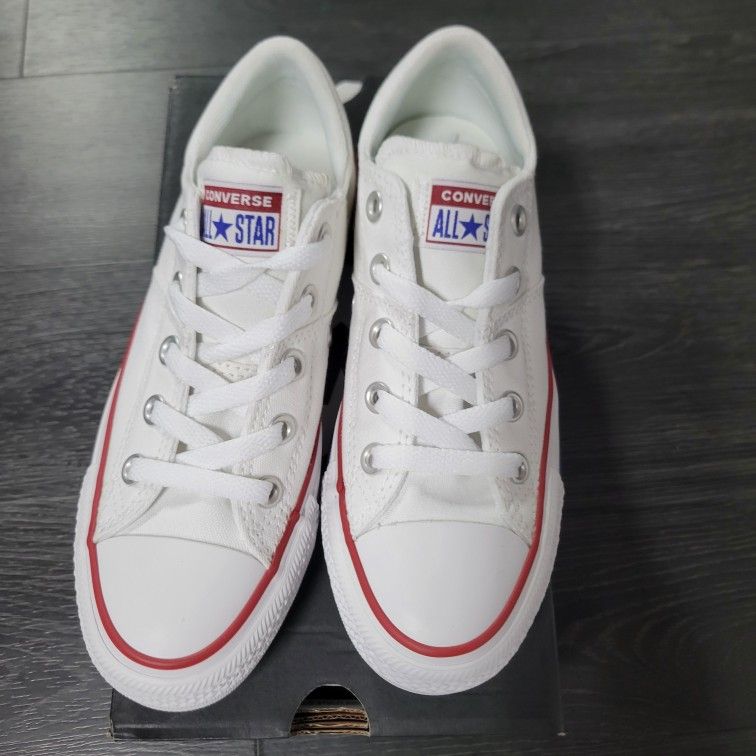 Converse Women size 5.5- NEW