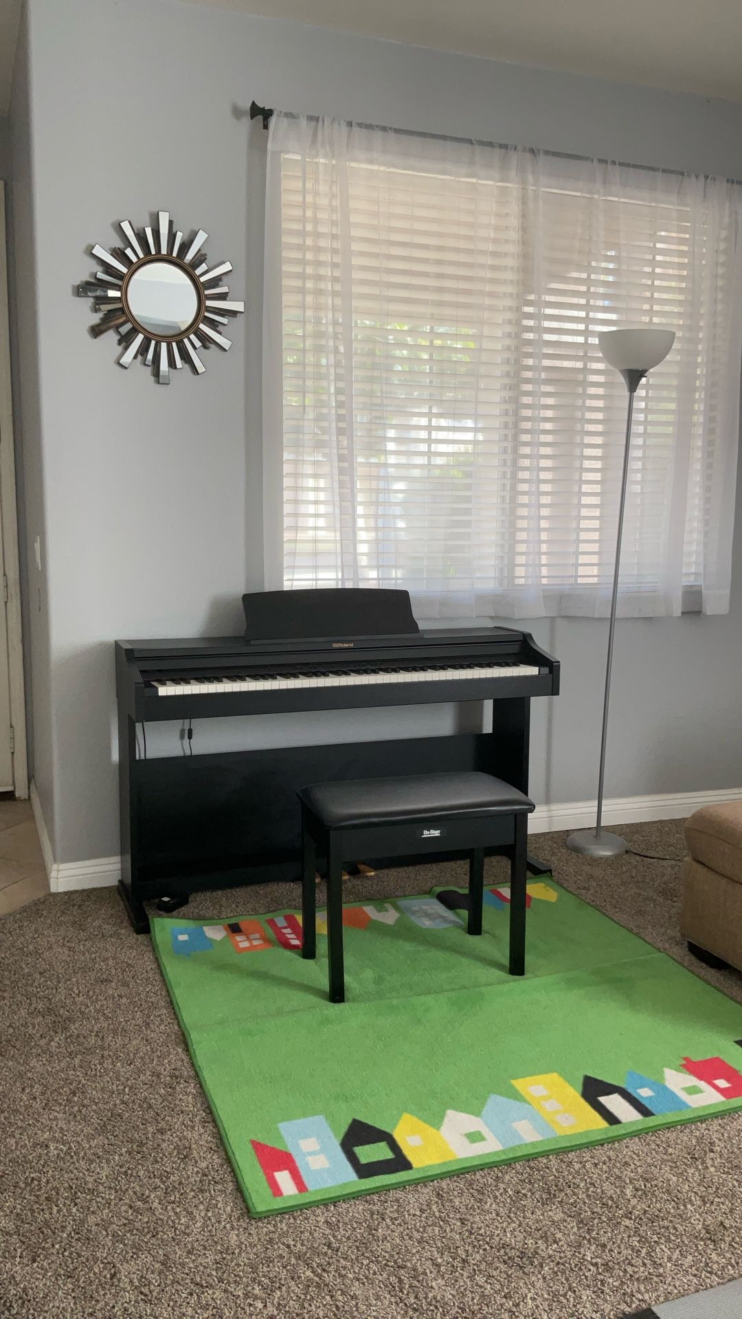!USED ROLAND DIGITAL PIANO + HEADPHONES+ BENCH FOR SALE!🤩
